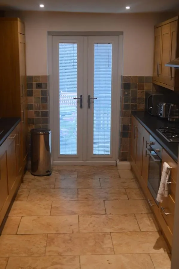 8 Bed House 2 Miles Apartment Newcastle upon Tyne 0*,  United Kingdom