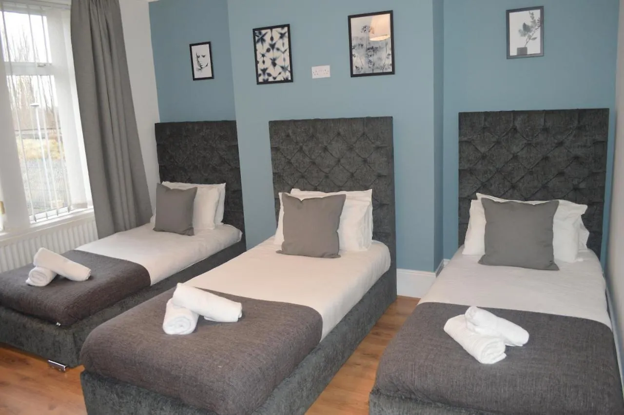 8 Bed House 2 Miles Apartment Newcastle upon Tyne