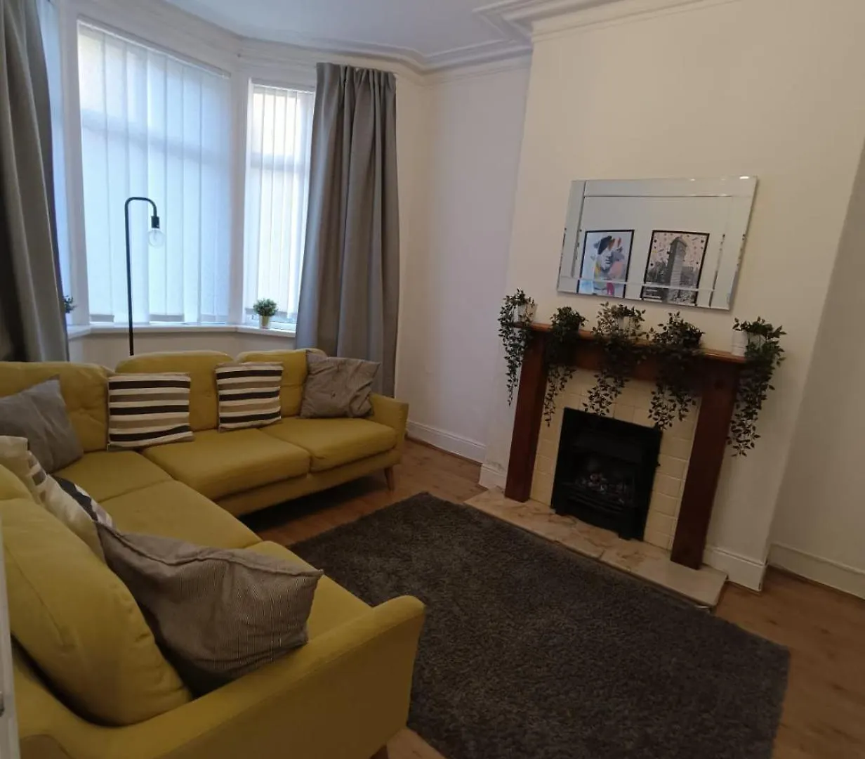 8 Bed House 2 Miles Apartment Newcastle upon Tyne United Kingdom