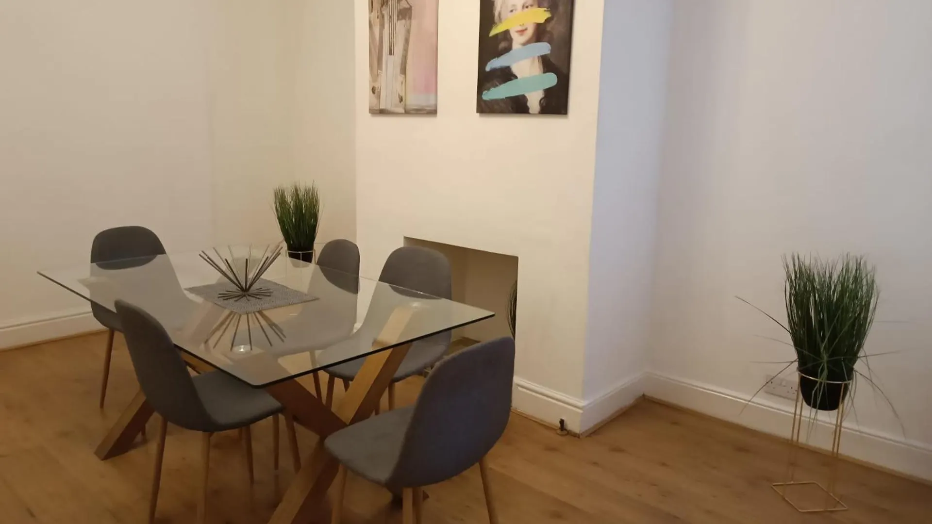 8 Bed House 2 Miles Apartment Newcastle upon Tyne