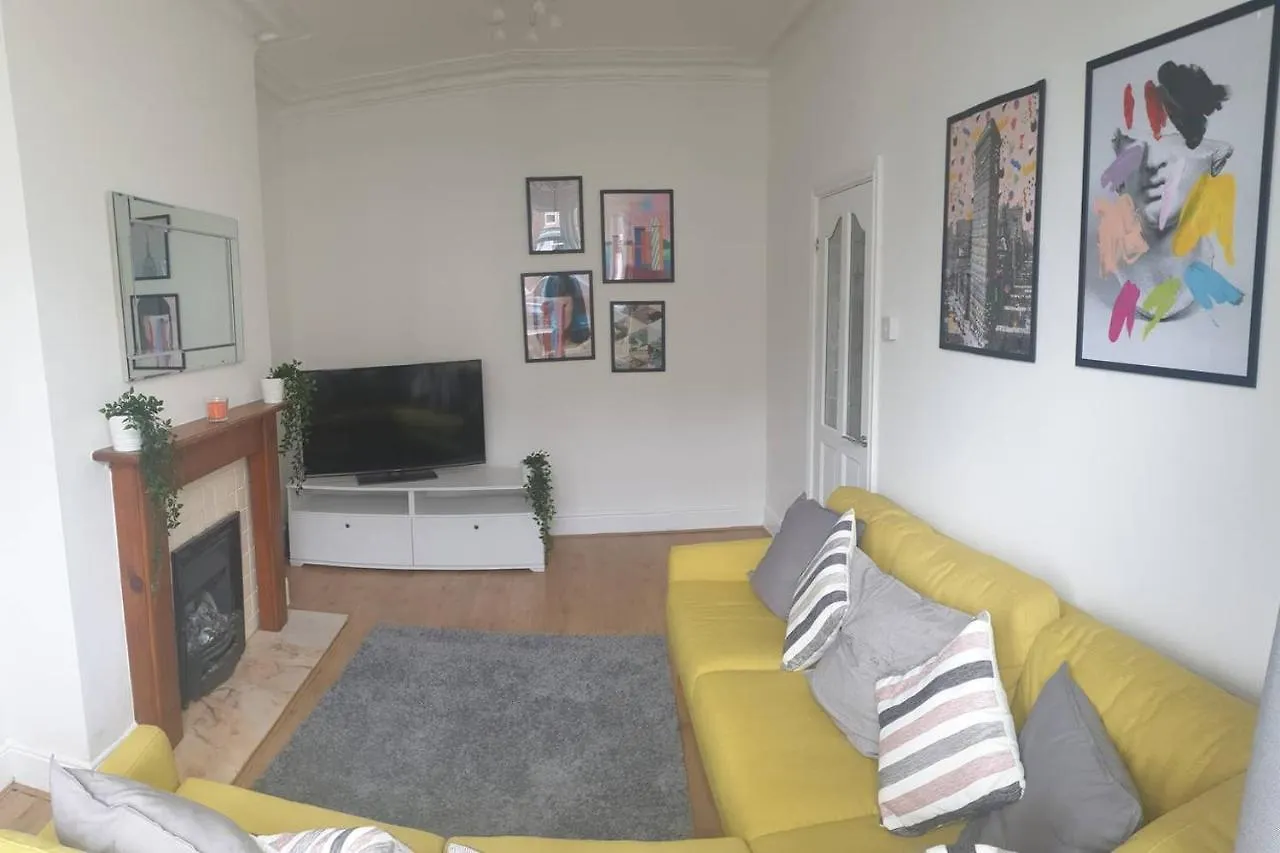 8 Bed House 2 Miles Apartment Newcastle upon Tyne